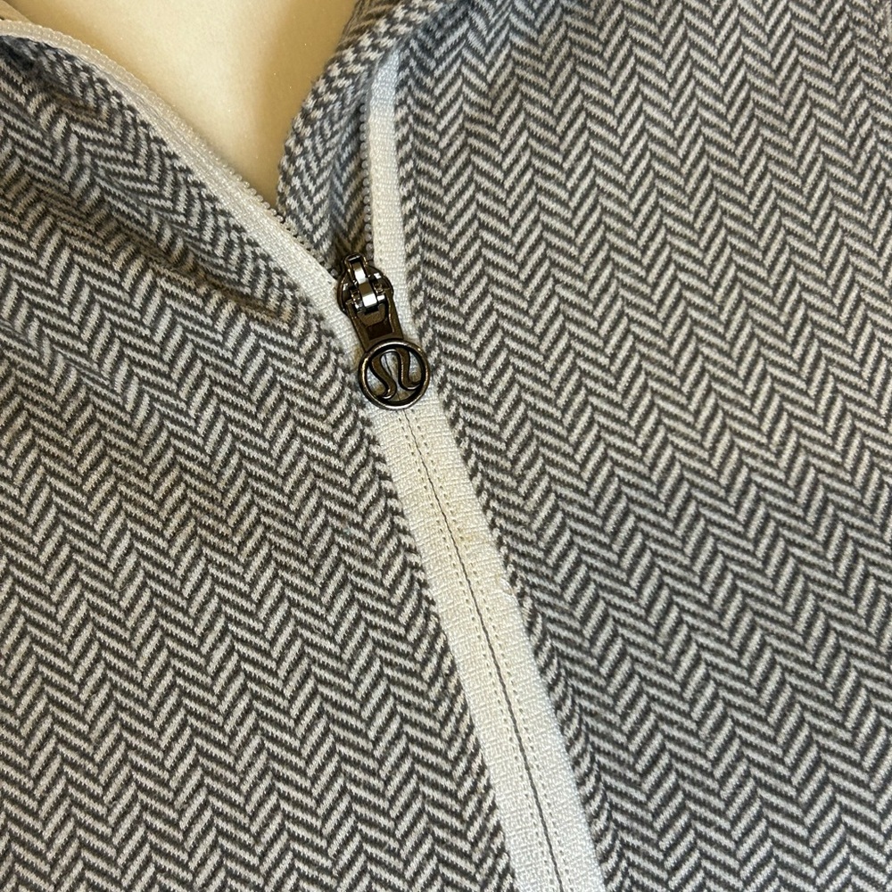 Lululemon Gray Herringbone Quarter-Zip Runners Pullover for Women - Picture 4 of 14